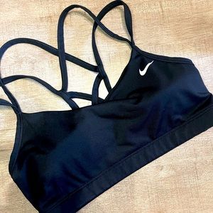 NIKE 🖤 SPORTS BRA